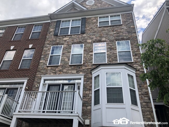 Building Photo - 3511 Carriage Walk Ln