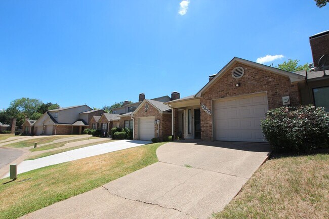 Building Photo - Available - Charming 2-bedroom, 2.5-bath townhome