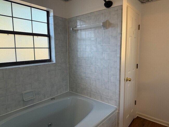 Building Photo - 432 Merlin Way