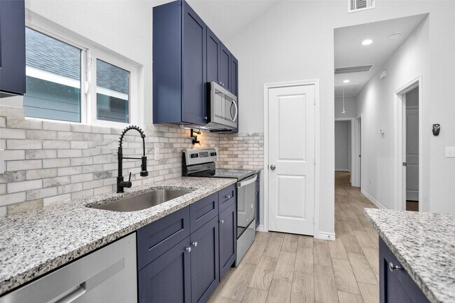 Building Photo - 16426 Eastchase St