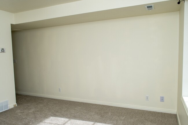 Building Photo - 137 S 400 W