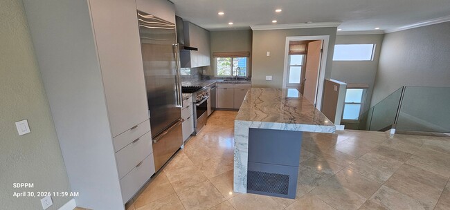 Building Photo - SAN DIEGO / BAY HO - Remodeled Nice 2 Bedroom & 2.5 Bath Townhouse.  AVAILABLE NOW!