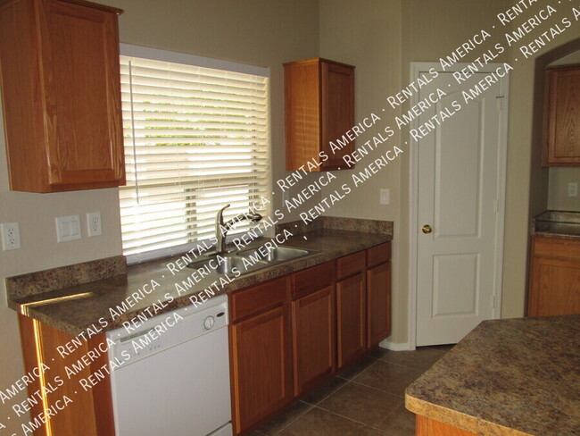 Building Photo - Spacious 3 Bedrm in Pecan Creek