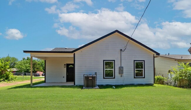 Building Photo - 3 Bed | 2 Bath in North Tulsa!