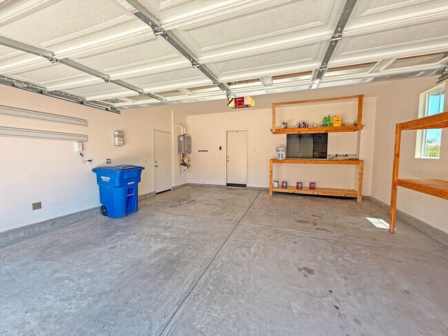 Building Photo - Beautiful 3B/2.5BA Home w/ Turf Backyard!