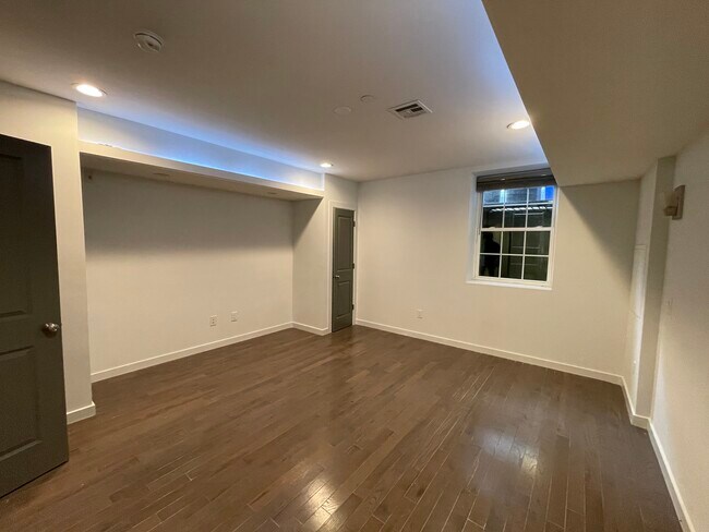Building Photo - 1334 N 7th St