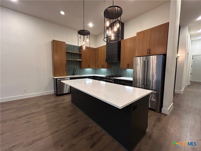 Building Photo - 1269 N Academy Ave