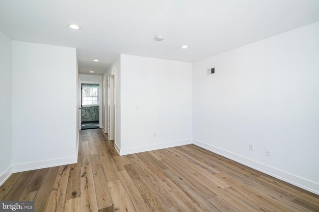Building Photo - 1532 Catharine St