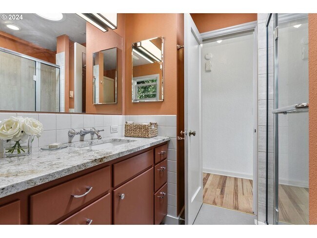 Building Photo - 2 bedroom duplex in Amazon Neighborhood