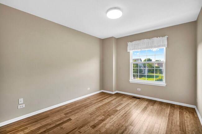 Building Photo - 2241 Avalon Ct S