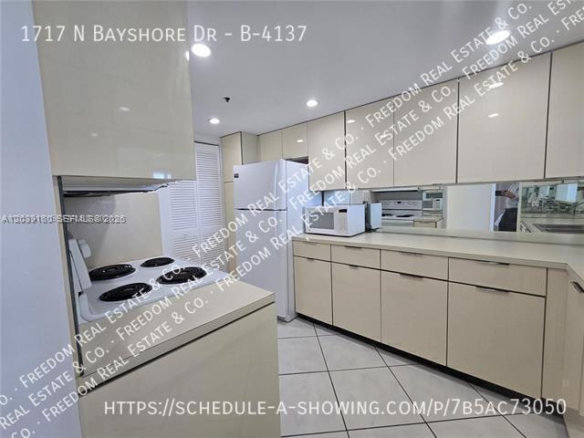 Building Photo - 1717 N Bayshore Dr