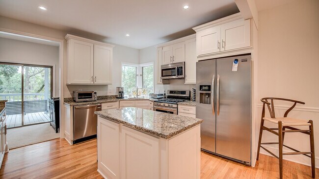 Building Photo - 1332 Wallace Pate Dr