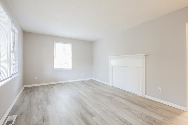 Building Photo - 702 E Orr St