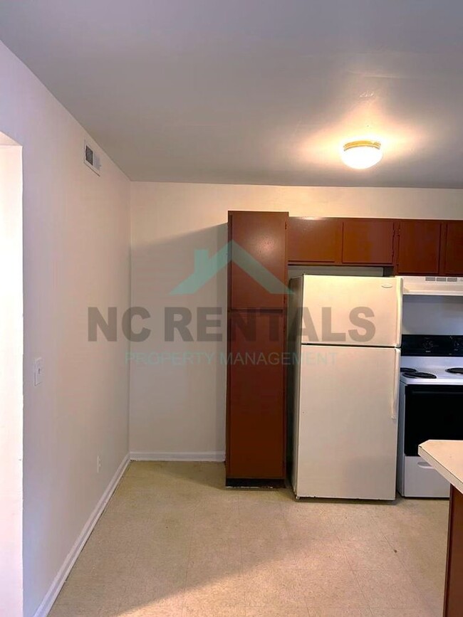 Building Photo - Renovated 2-Bedroom, 1-Bathroom Unit #B in...