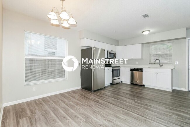 Building Photo - 4 Bedroom Pet-Friendly Home in Tampa, FL with Main Street Renewal