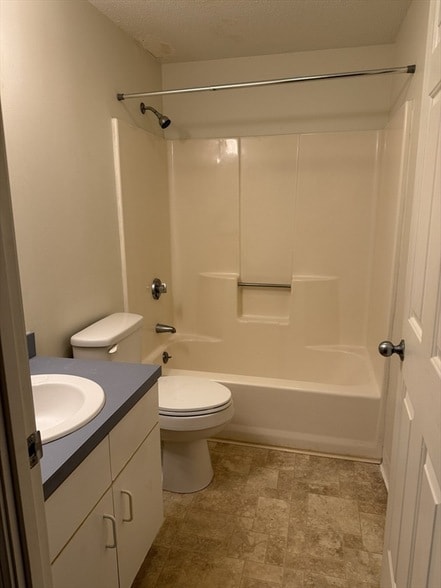 Building Photo - 5 Bank St