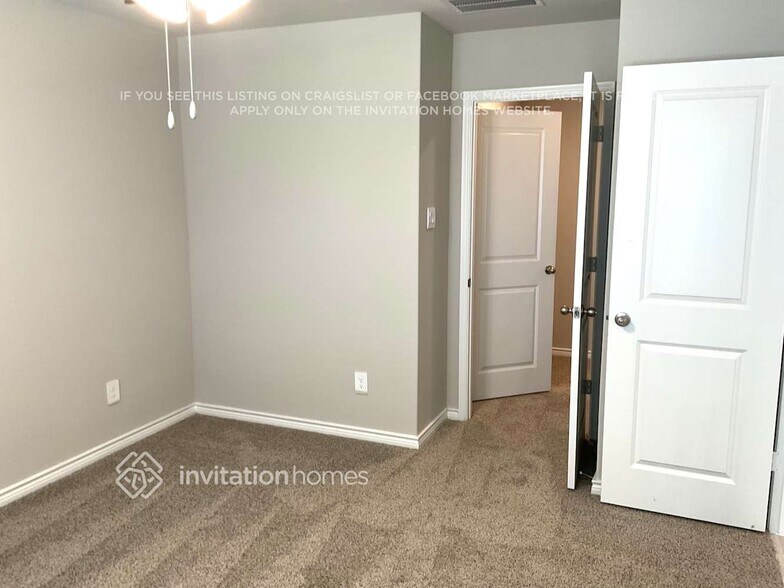 Building Photo - 7163 Blue Jay Way