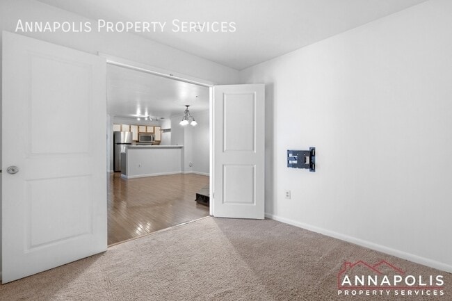 Building Photo - 10 Greystone Ct