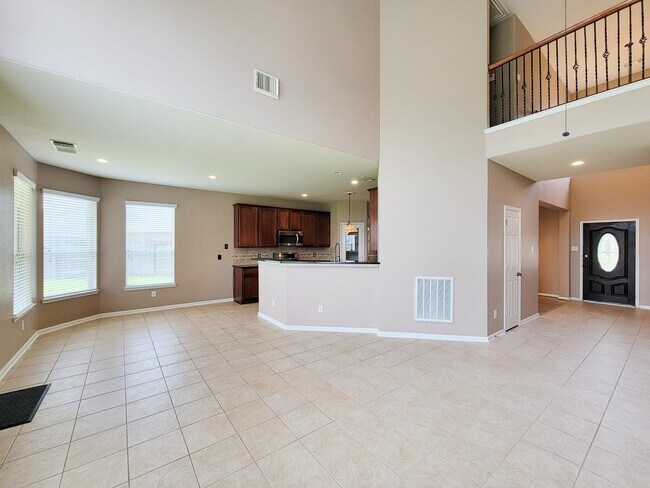 Building Photo - 819 Arlington Ln