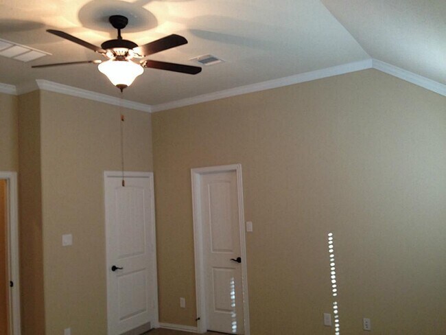 Building Photo - 18214 Russett Green Dr