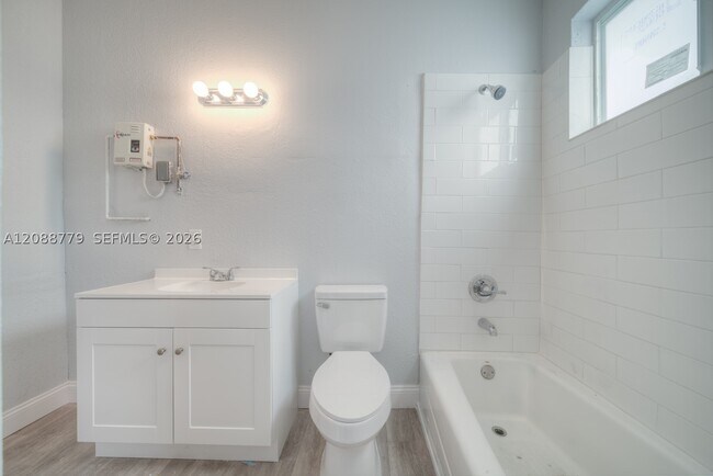 Building Photo - 17727 SW 103rd Ave