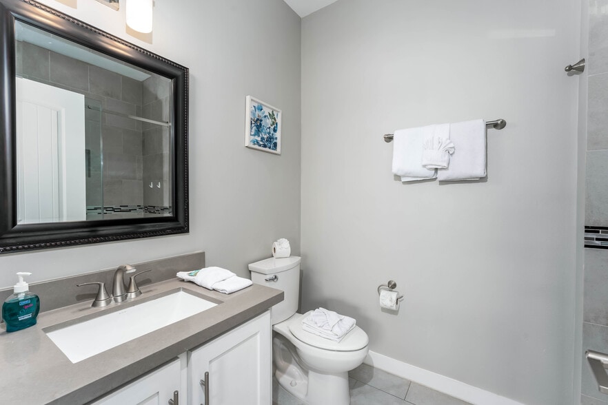 Building Photo - 404 N Tarnava St