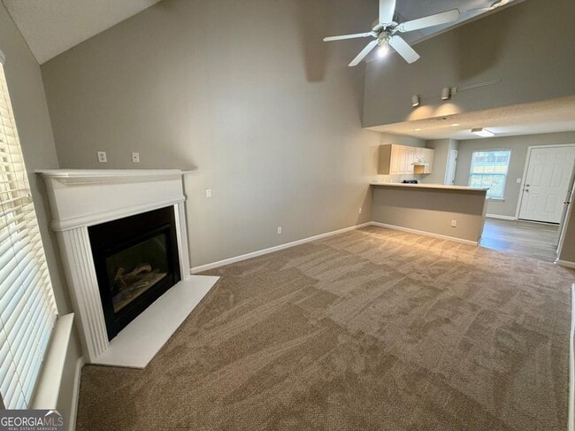 Building Photo - 15 Lakeside Cir