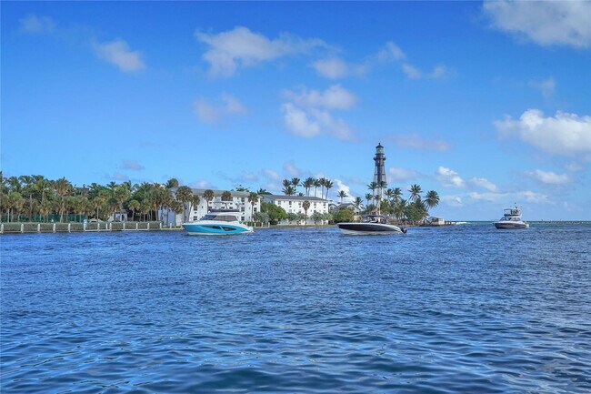 Building Photo - 2501 N Ocean Blvd