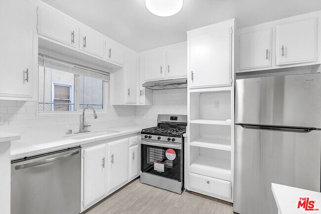 Building Photo - 739 Croft Ave