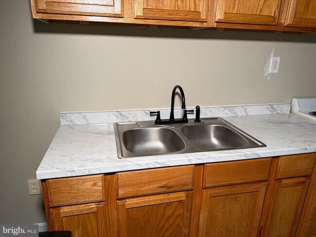 Building Photo - 853 Faraway Ct