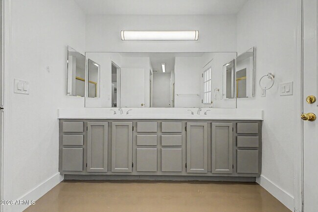 Building Photo - 16223 N 40th Pl