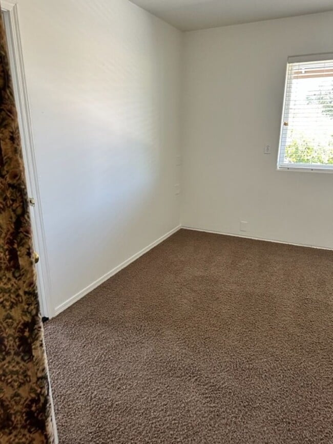 Building Photo - 5680 Reindeer Pl