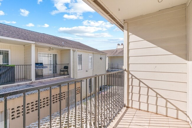 Building Photo - 12707 Bellaire Blvd