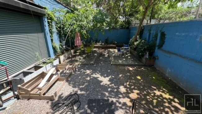 Building Photo - COZY AND SUNNY 3 BEDROOM ADELPHI STREET/FO...