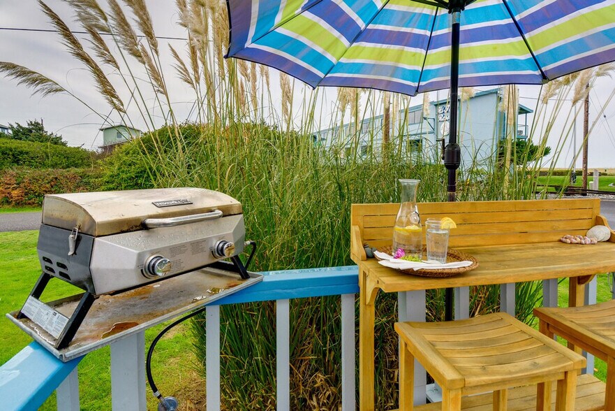 Building Photo - 4880 Railroad Ave