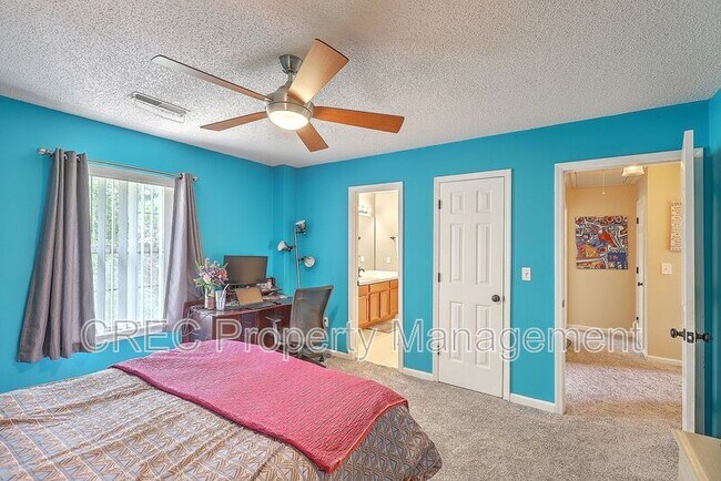 Building Photo - 2318 N England Ct