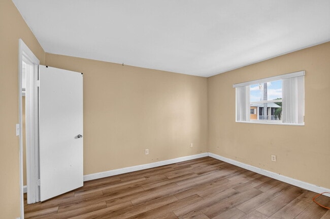 Building Photo - 1505 Crescent Cir