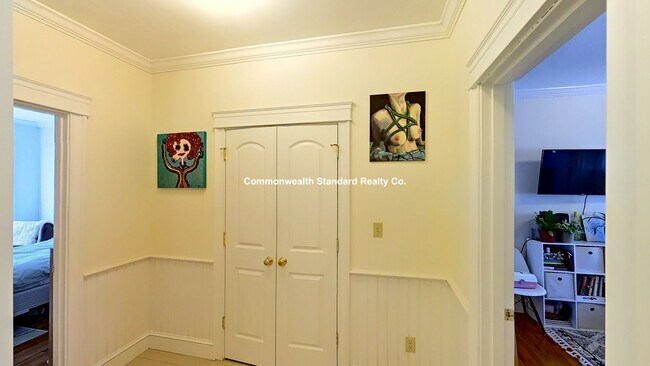 Building Photo - 27 Glenville Ave