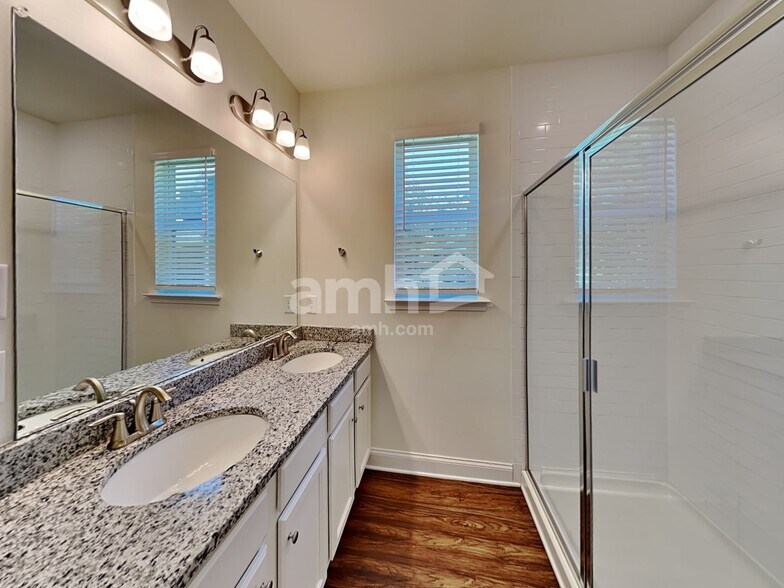 Building Photo - 598 Slew Dr