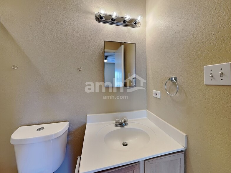 Building Photo - 10832 Otter Pass