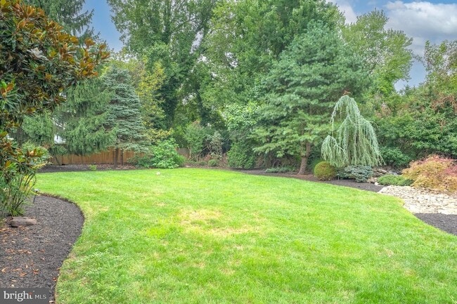 Building Photo - 5905 Lone Oak Dr