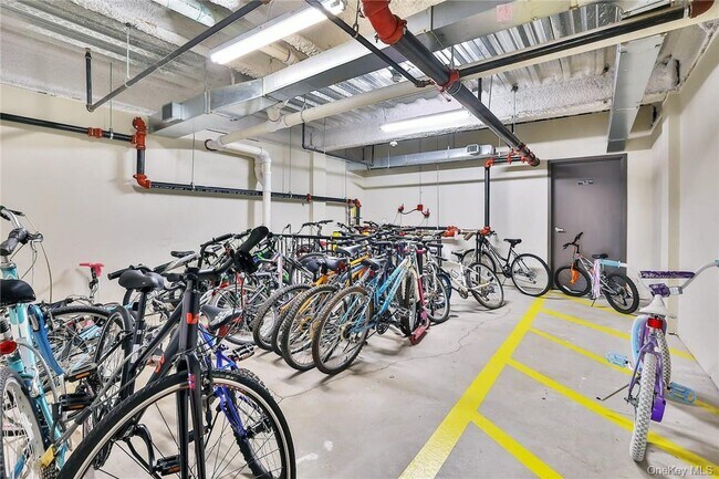 Building Photo - 68 Lake St