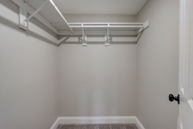 Building Photo - 5814 Sandhurst Ln