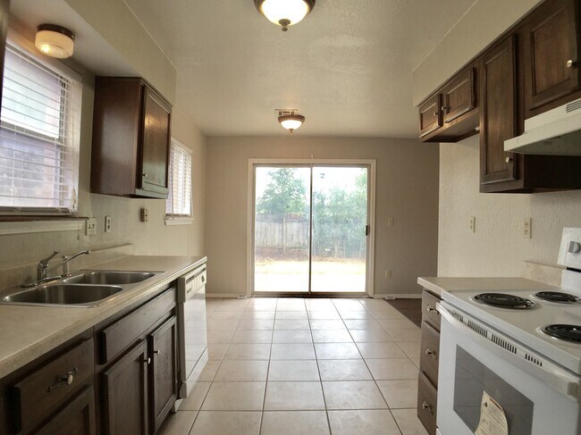 Building Photo - 1013 Mercury Cir