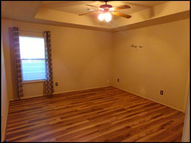 Building Photo - 909 Yarrow Dr