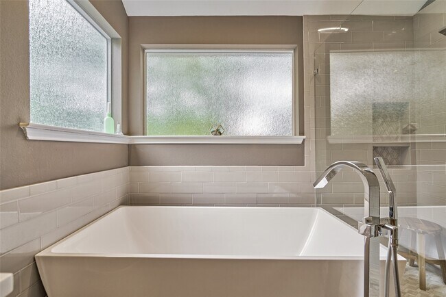 Building Photo - 38 E Gaslight Pl