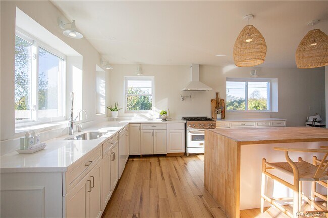 Building Photo - 2175 Bay Blvd