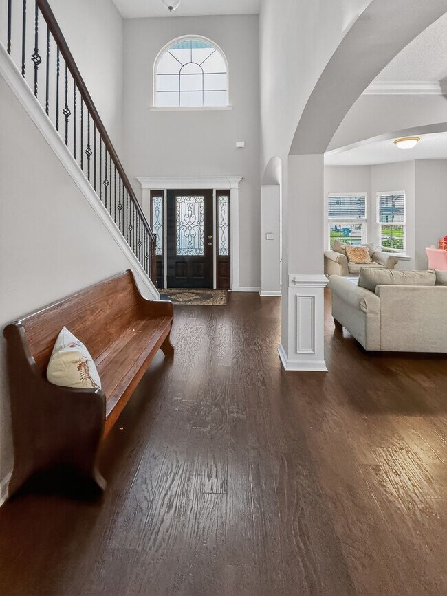 Building Photo - RATE DROP ALERT (was $2800/month) and SPRING MOVE-IN SPECIAL: 50% OFF 1ST MONTH'S RENT!**