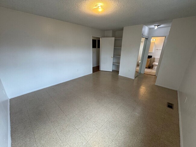Building Photo - Spacious Morrison Home