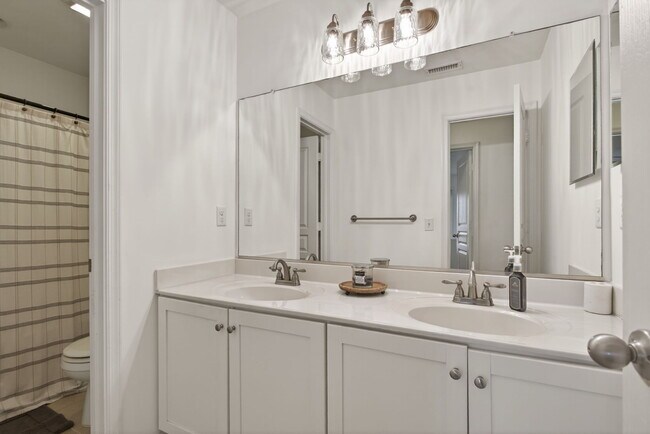 Building Photo - 207 Hearthstone Rch